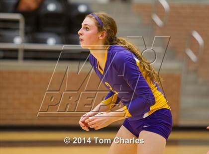 Thumbnail 3 in Farmersville vs. Edgewood photogallery.