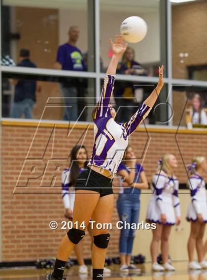 Thumbnail 2 in Farmersville vs. Edgewood photogallery.