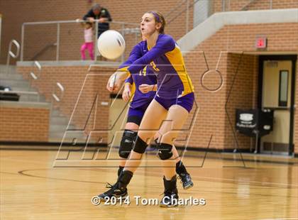 Thumbnail 2 in Farmersville vs. Edgewood photogallery.