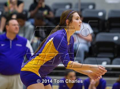 Thumbnail 2 in Farmersville vs. Edgewood photogallery.
