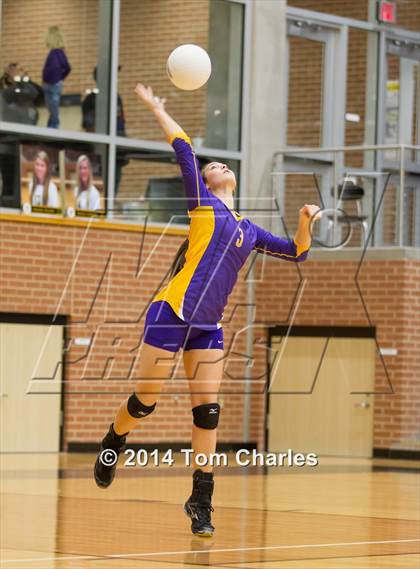 Thumbnail 3 in Farmersville vs. Edgewood photogallery.