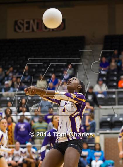 Thumbnail 1 in Farmersville vs. Edgewood photogallery.