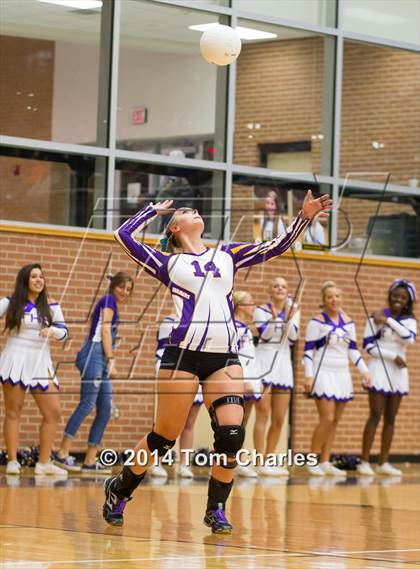 Thumbnail 1 in Farmersville vs. Edgewood photogallery.