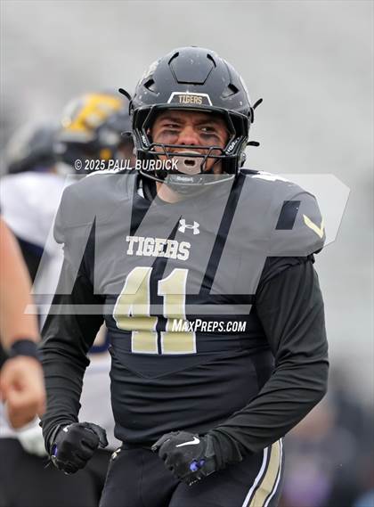 Thumbnail 3 in Farrell @ Southern Columbia Area (PIAA 2A Final) photogallery.