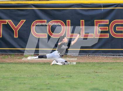 Thumbnail 2 in Glendora vs Maranatha photogallery.