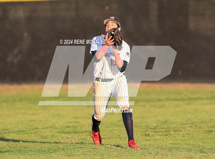 Thumbnail 1 in Glendora vs Maranatha photogallery.
