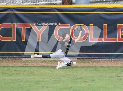 Thumbnail 1 in Glendora vs Maranatha photogallery.