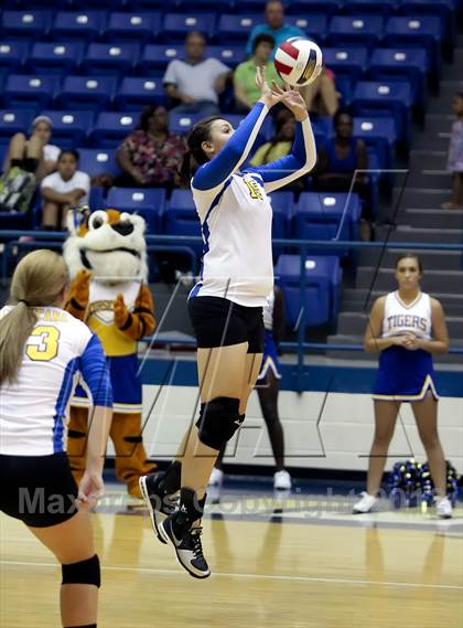 Thumbnail 1 in Ennis @ Corsicana photogallery.