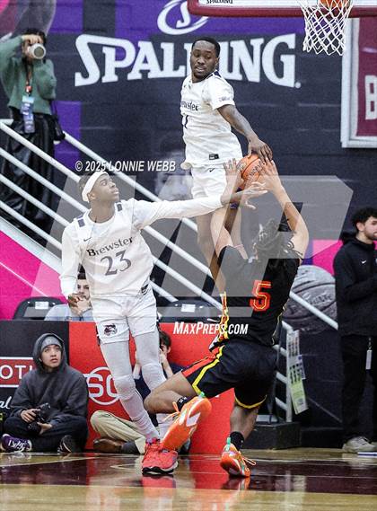 Thumbnail 3 in Oak Hill Academy vs. Brewster Academy National (Army National Guard Hoophall Classic) photogallery.