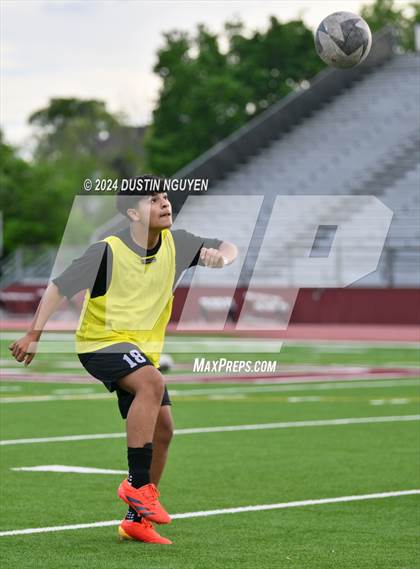 Thumbnail 1 in A&M Consolidated vs. East View (UIL 5A Region III Area Round) photogallery.