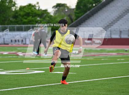 Thumbnail 2 in A&M Consolidated vs. East View (UIL 5A Region III Area Round) photogallery.