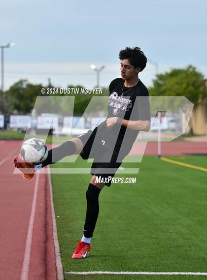 Thumbnail 2 in A&M Consolidated vs. East View (UIL 5A Region III Area Round) photogallery.