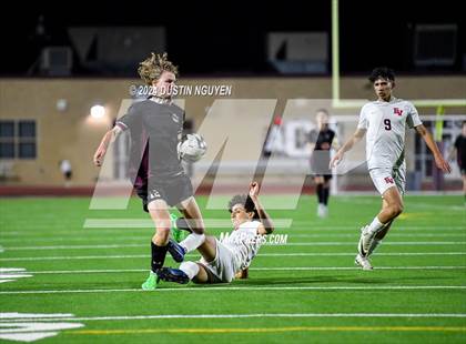 Thumbnail 1 in A&M Consolidated vs. East View (UIL 5A Region III Area Round) photogallery.