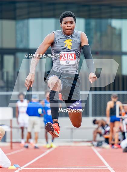 Thumbnail 2 in UIL 5A Boys Track & Field Finals photogallery.