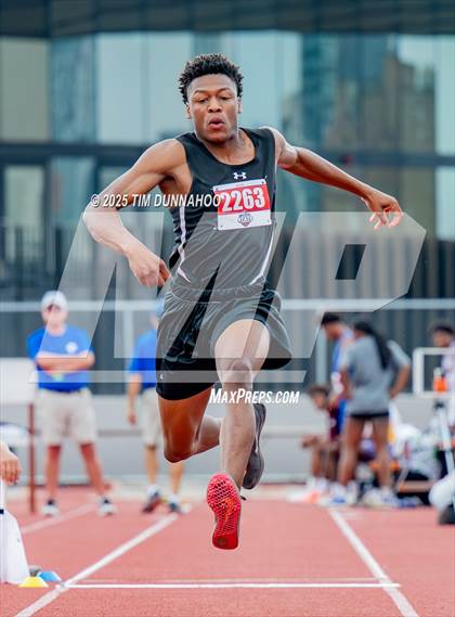 Thumbnail 2 in UIL 5A Boys Track & Field Finals photogallery.