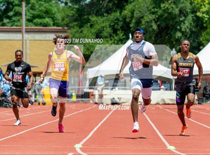 Thumbnail 2 in UIL 5A Boys Track & Field Finals photogallery.