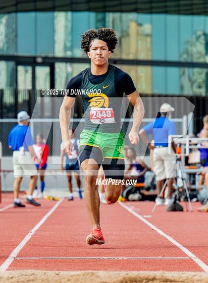 Thumbnail 1 in UIL 5A Boys Track & Field Finals photogallery.