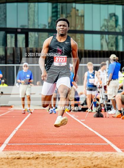 Thumbnail 1 in UIL 5A Boys Track & Field Finals photogallery.