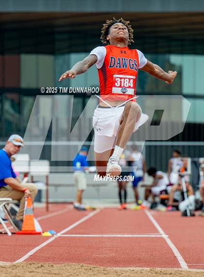 Thumbnail 3 in UIL 5A Boys Track & Field Finals photogallery.