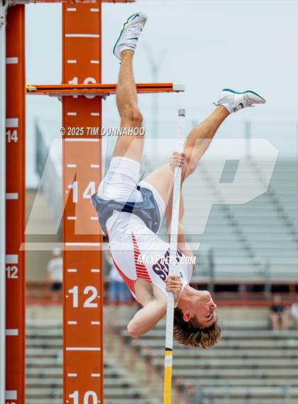 Thumbnail 1 in UIL 5A Boys Track & Field Finals photogallery.