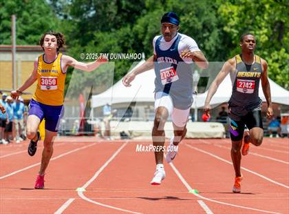 Thumbnail 3 in UIL 5A Boys Track & Field Finals photogallery.