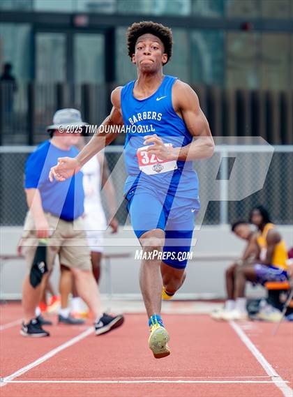Thumbnail 3 in UIL 5A Boys Track & Field Finals photogallery.