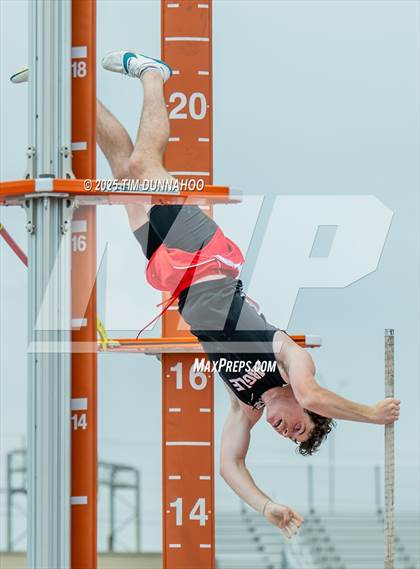 Thumbnail 3 in UIL 5A Boys Track & Field Finals photogallery.