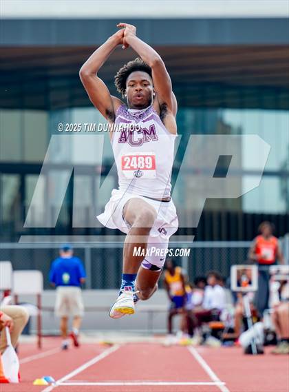 Thumbnail 2 in UIL 5A Boys Track & Field Finals photogallery.