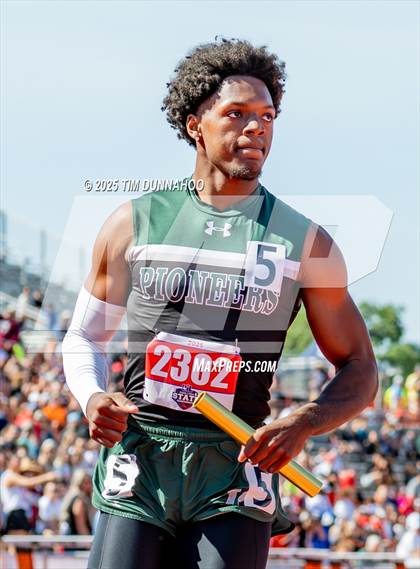 Thumbnail 2 in UIL 5A Boys Track & Field Finals photogallery.