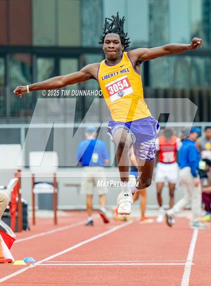 Thumbnail 3 in UIL 5A Boys Track & Field Finals photogallery.