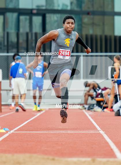 Thumbnail 1 in UIL 5A Boys Track & Field Finals photogallery.