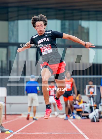 Thumbnail 3 in UIL 5A Boys Track & Field Finals photogallery.