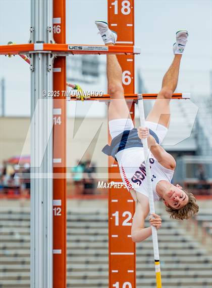 Thumbnail 1 in UIL 5A Boys Track & Field Finals photogallery.