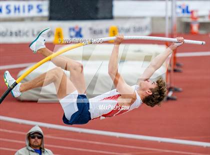 Thumbnail 3 in UIL 5A Boys Track & Field Finals photogallery.