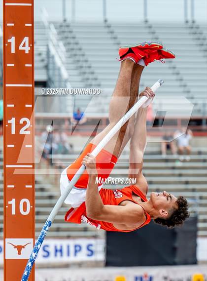 Thumbnail 2 in UIL 5A Boys Track & Field Finals photogallery.