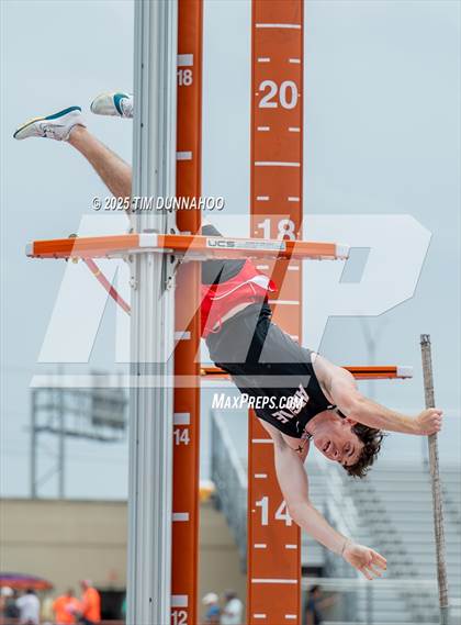 Thumbnail 1 in UIL 5A Boys Track & Field Finals photogallery.
