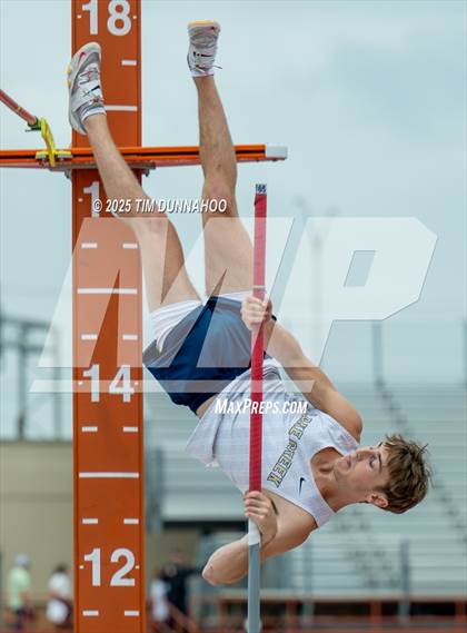 Thumbnail 2 in UIL 5A Boys Track & Field Finals photogallery.
