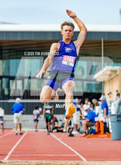 Thumbnail 1 in UIL 5A Boys Track & Field Finals photogallery.