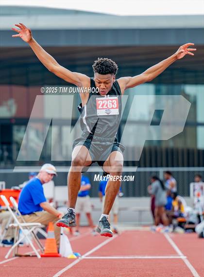 Thumbnail 3 in UIL 5A Boys Track & Field Finals photogallery.