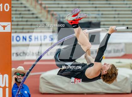Thumbnail 3 in UIL 5A Boys Track & Field Finals photogallery.