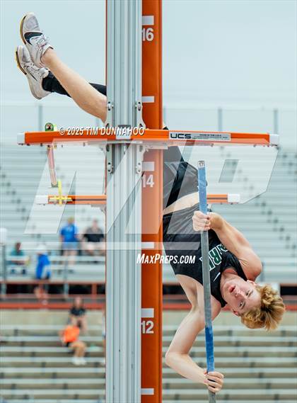 Thumbnail 3 in UIL 5A Boys Track & Field Finals photogallery.