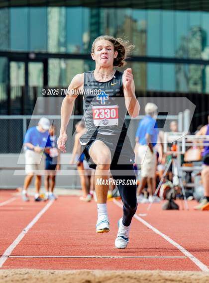 Thumbnail 3 in UIL 5A Boys Track & Field Finals photogallery.