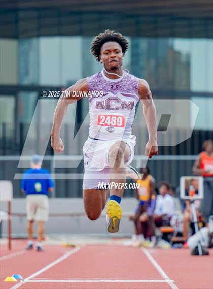 Thumbnail 1 in UIL 5A Boys Track & Field Finals photogallery.
