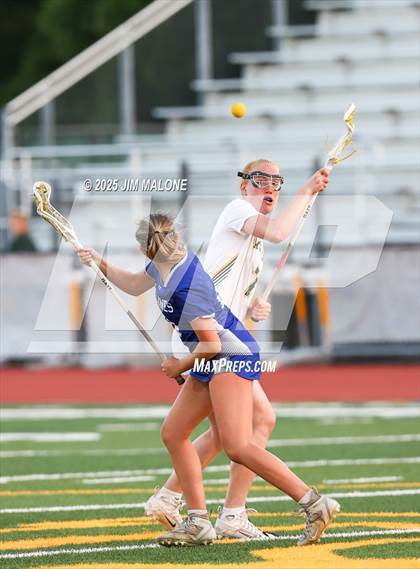 Thumbnail 3 in San Ramon Valley vs. Acalanes (CIF NCS D1 Round 1) photogallery.