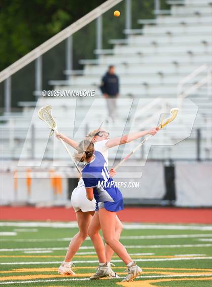 Thumbnail 3 in San Ramon Valley vs. Acalanes (CIF NCS D1 Round 1) photogallery.