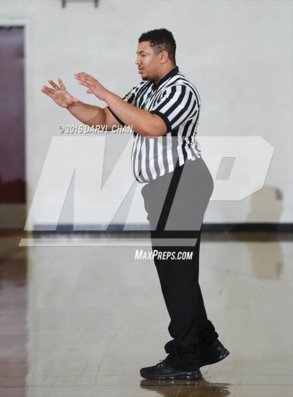 Thumbnail 3 in Burbank vs South Hills photogallery.