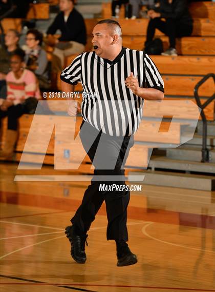Thumbnail 3 in Notre Dame (SO) vs. South Pasadena (Mark Keppel Tournament) photogallery.