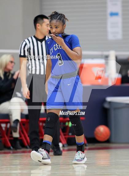 Thumbnail 2 in Cypress Creek vs. Dobie (McDonald's Texas Invitational) photogallery.