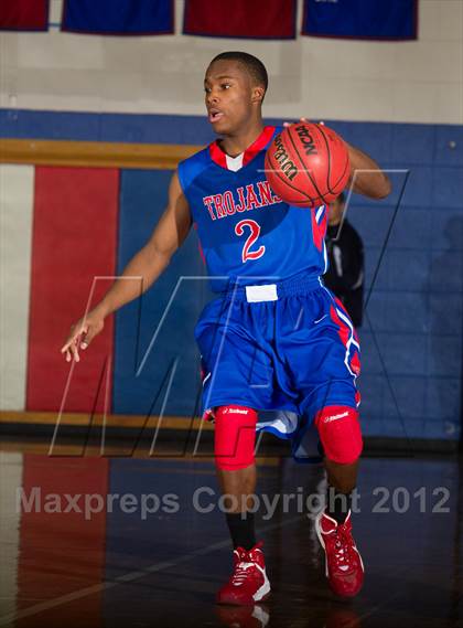 Thumbnail 2 in Highlands Ranch vs. Fountain-Fort Carson (Cherry Creek Holiday Classic) photogallery.
