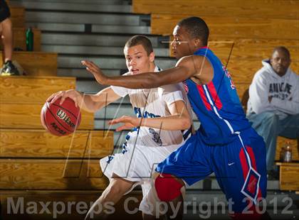 Thumbnail 2 in Highlands Ranch vs. Fountain-Fort Carson (Cherry Creek Holiday Classic) photogallery.